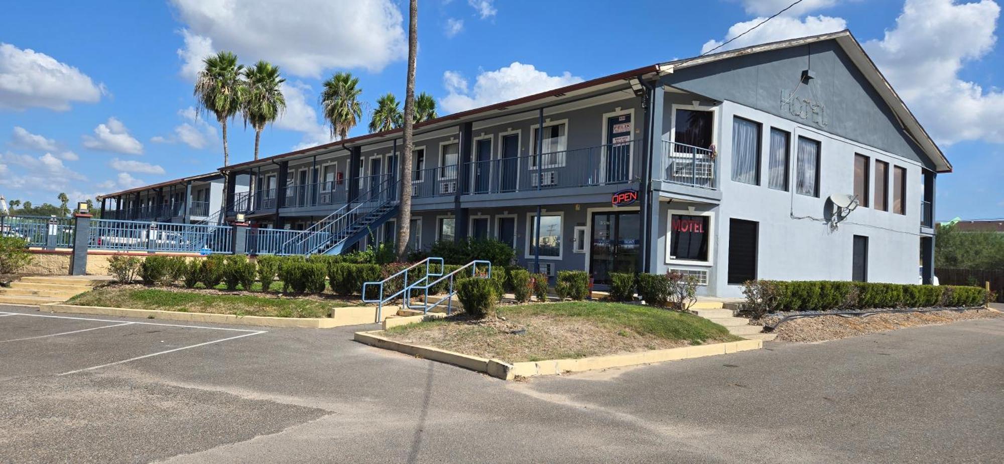 Deluxe Inn Airport McAllen Buitenkant foto