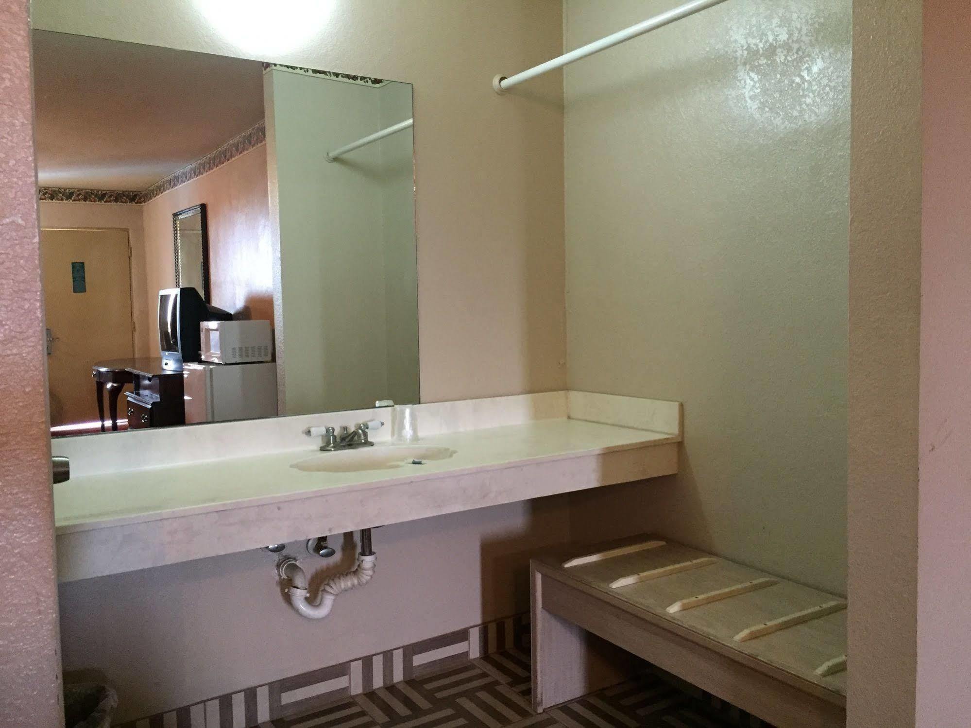 Deluxe Inn Airport McAllen Buitenkant foto