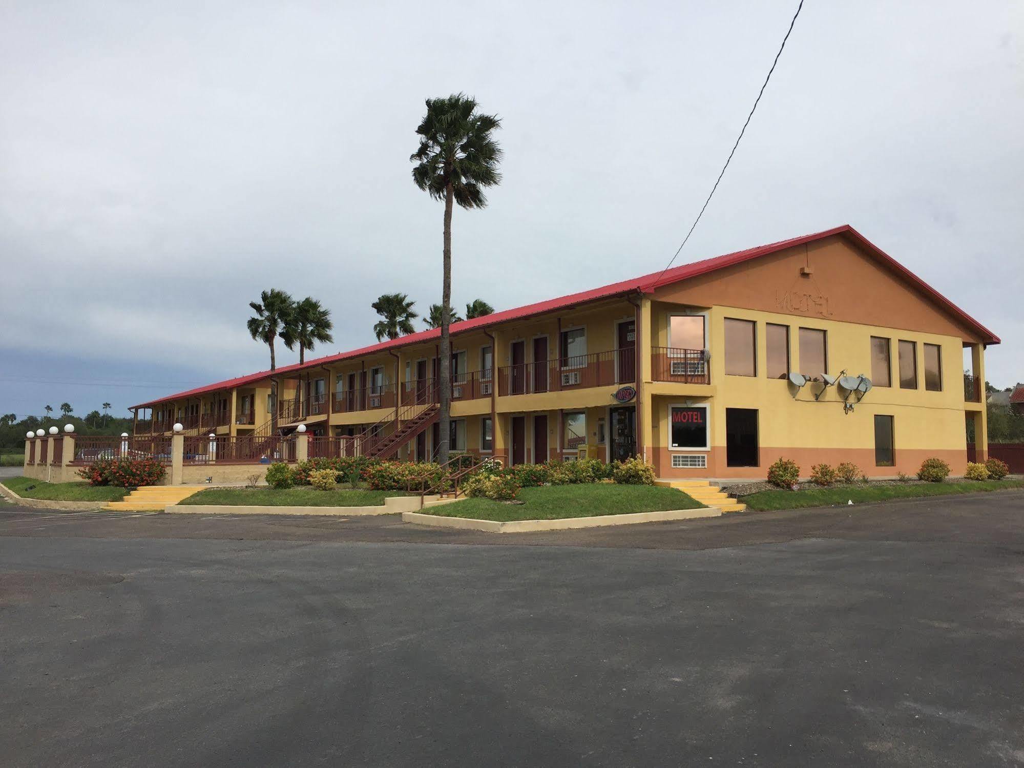 Deluxe Inn Airport McAllen Buitenkant foto