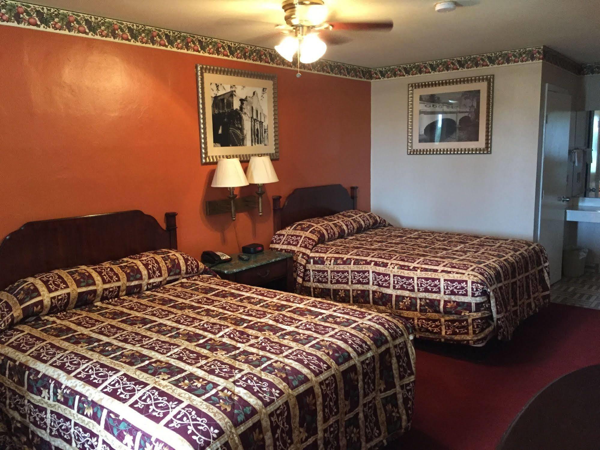 Deluxe Inn Airport McAllen Buitenkant foto
